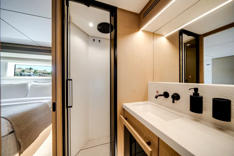 Slide: The Image of Azimut Fly 62 2026 - 34