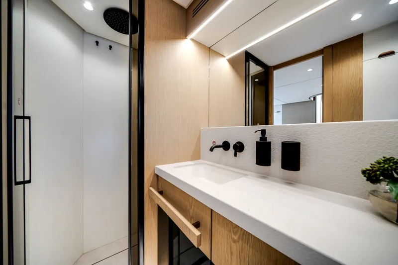 Slide: The Image of Azimut Fly 62 2026 - 36