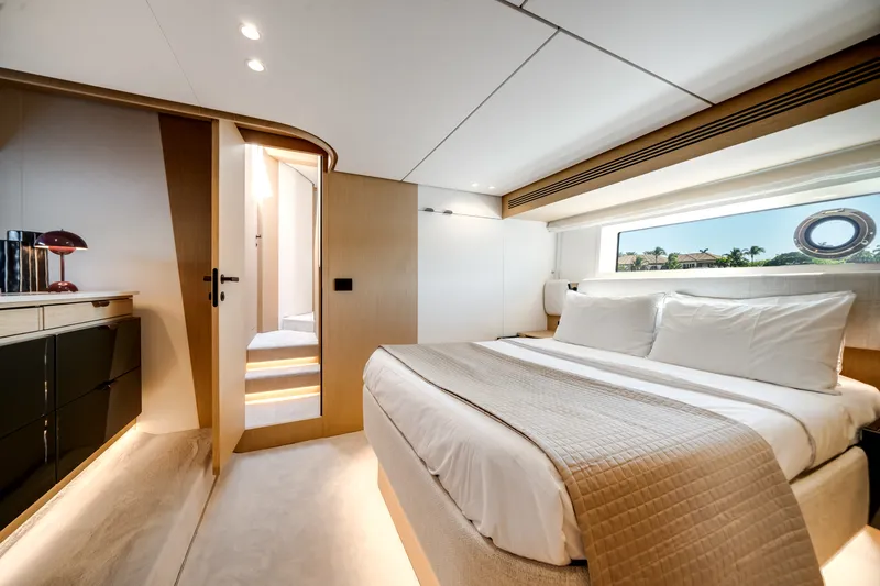 Slide: The Image of Azimut Fly 62 2026 - 37