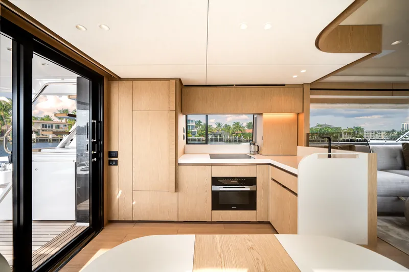 Slide: The Image of Azimut Fly 62 2026 - 41