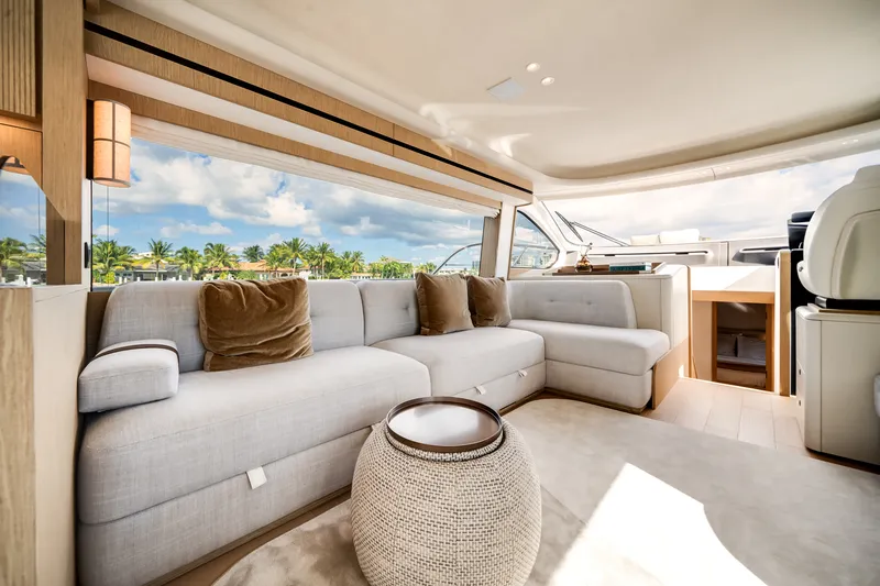 Slide: The Image of Azimut Fly 62 2026 - 45