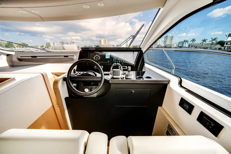 Slide: The Image of Azimut Fly 62 2026 - 52