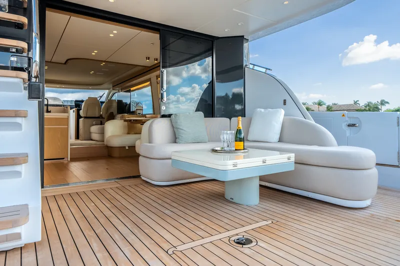 Slide: The Image of Azimut Fly 62 2026 - 54