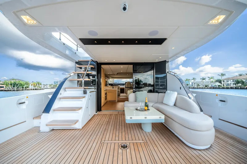 Slide: The Image of Azimut Fly 62 2026 - 55