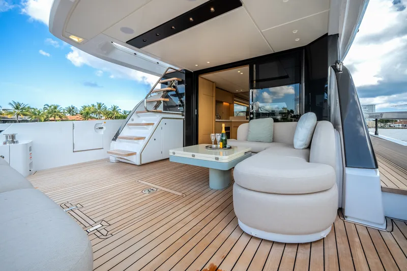 Slide: The Image of Azimut Fly 62 2026 - 56