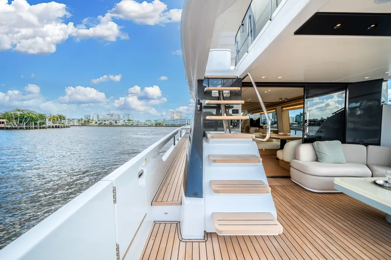 Slide: The Image of Azimut Fly 62 2026 - 58