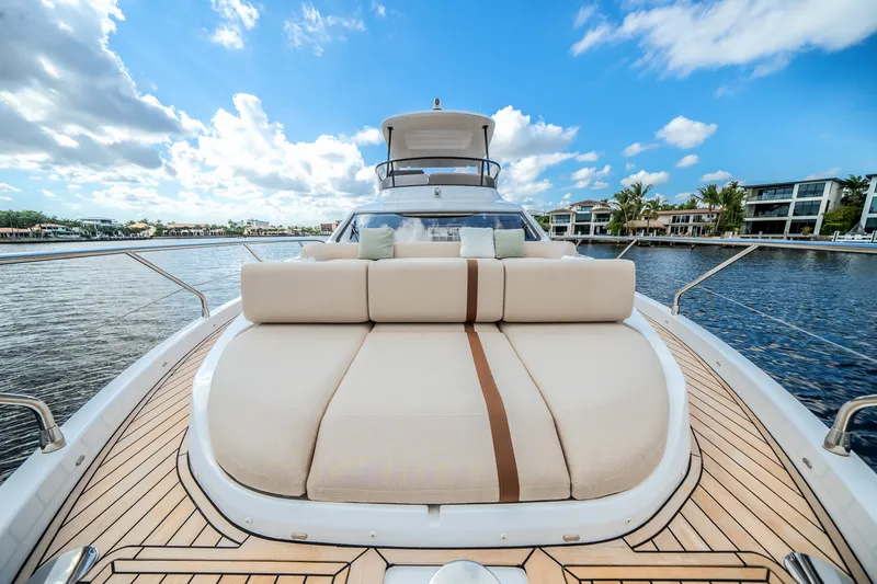 Slide: The Image of Azimut Fly 62 2026 - 62