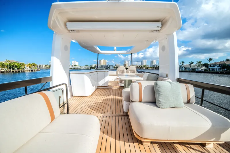 Slide: The Image of Azimut Fly 62 2026 - 64