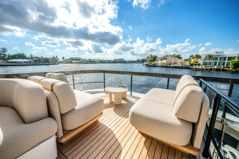 Slide: The Image of Azimut Fly 62 2026 - 65