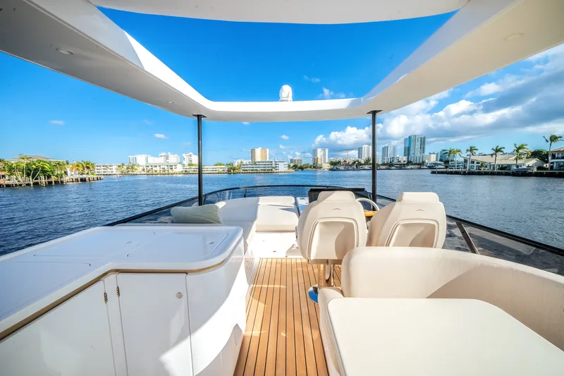 Slide: The Image of Azimut Fly 62 2026 - 69