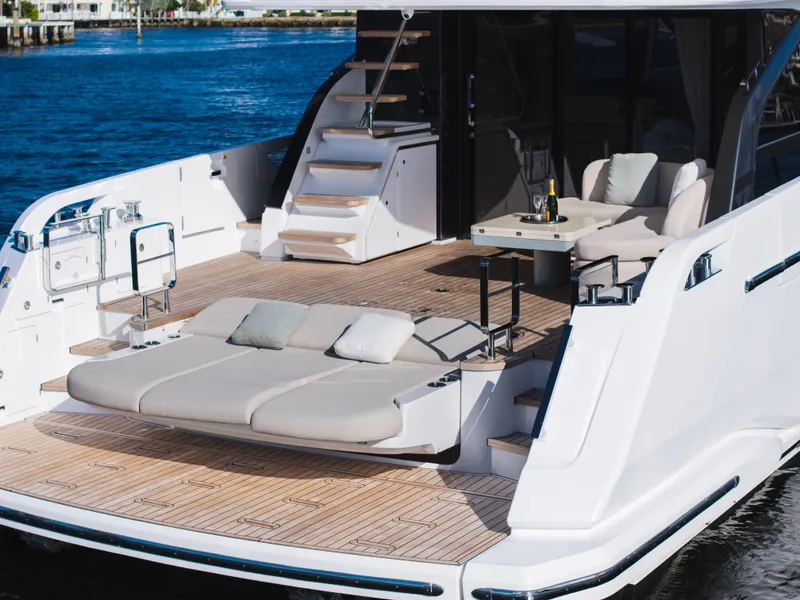 Slide: The Image of Azimut Fly 62 2026 - 75