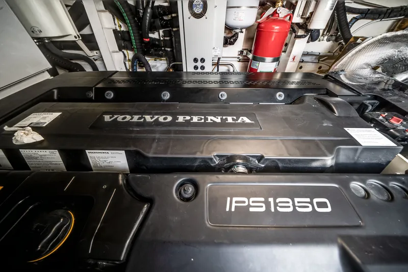 Slide: The Image of Azimut Fly 62 2026 - 77