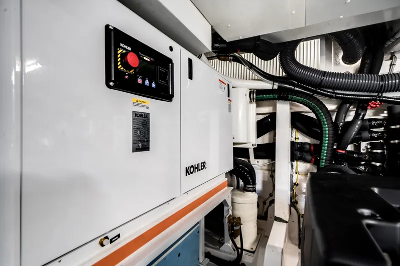 Slide: The Image of Azimut Fly 62 2026 - 80