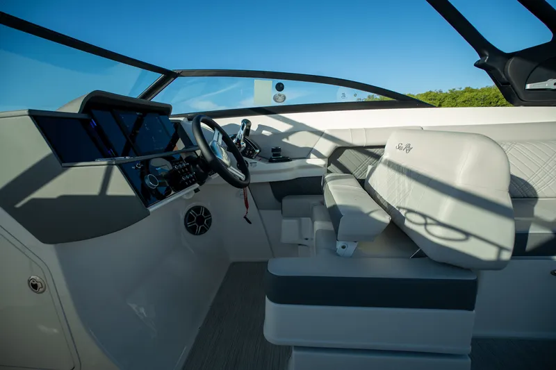 Slide: The Image of Sea Ray SDX 290 Outboard 2026 - 12