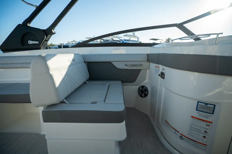 Slide: The Image of Sea Ray SDX 290 Outboard 2026 - 16