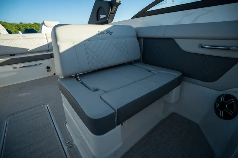 Slide: The Image of Sea Ray SDX 290 Outboard 2026 - 17