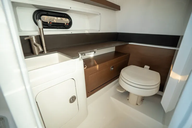 Slide: The Image of Sea Ray SDX 290 Outboard 2026 - 18