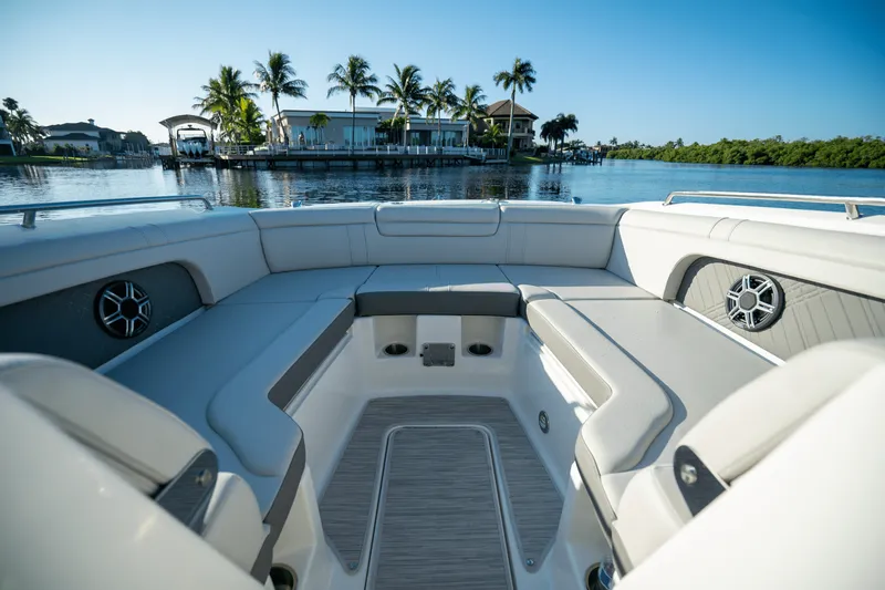 Slide: The Image of Sea Ray SDX 290 Outboard 2026 - 19