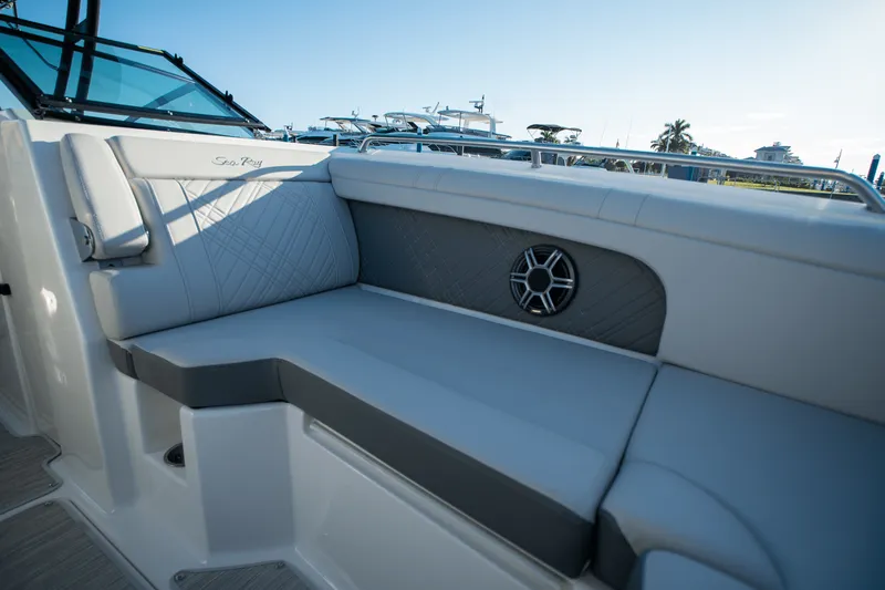 Slide: The Image of Sea Ray SDX 290 Outboard 2026 - 20