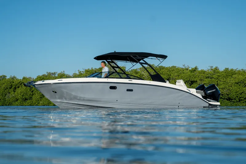 Slide: The Image of Sea Ray SDX 290 Outboard 2026 - 36