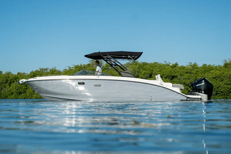 Slide: The Image of Sea Ray SDX 290 Outboard 2026 - 37