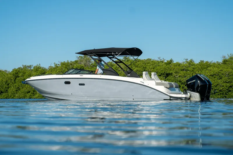 Slide: The Image of Sea Ray SDX 290 Outboard 2026 - 38
