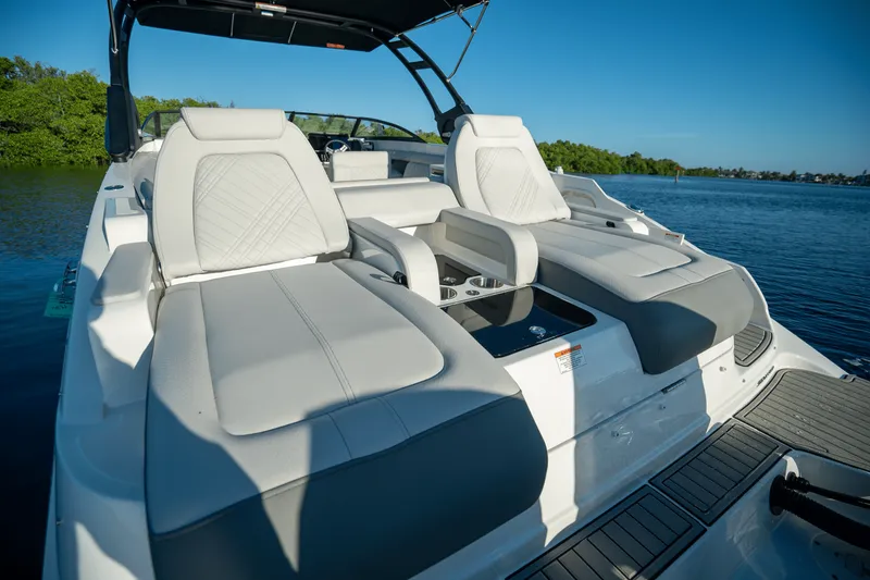 Slide: The Image of Sea Ray SDX 290 Outboard 2026 - 4