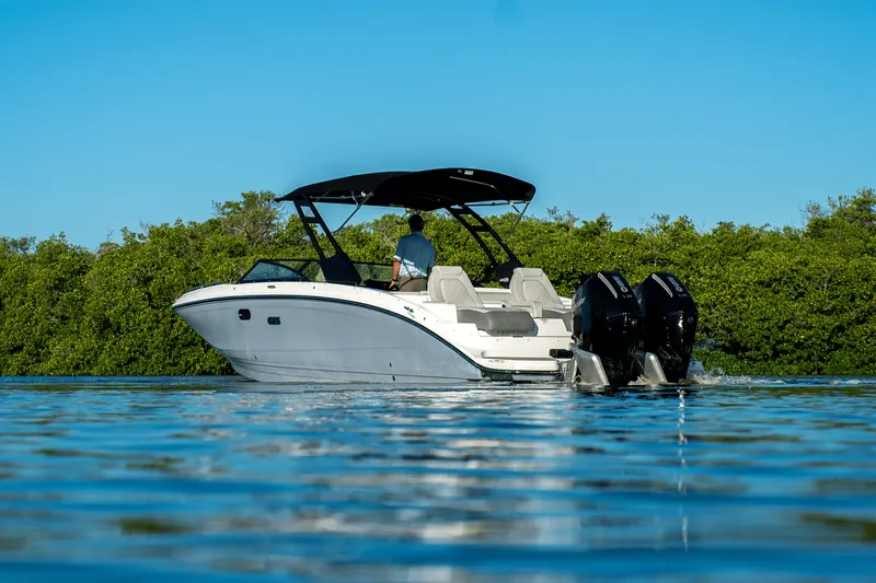 Slide: The Image of Sea Ray SDX 290 Outboard 2026 - 41