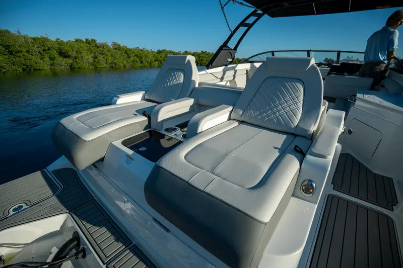 Slide: The Image of Sea Ray SDX 290 Outboard 2026 - 6