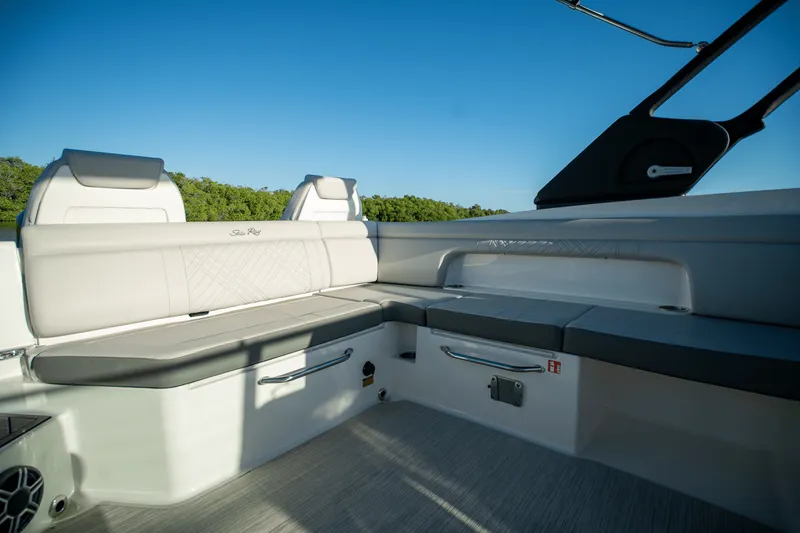 Slide: The Image of Sea Ray SDX 290 Outboard 2026 - 8