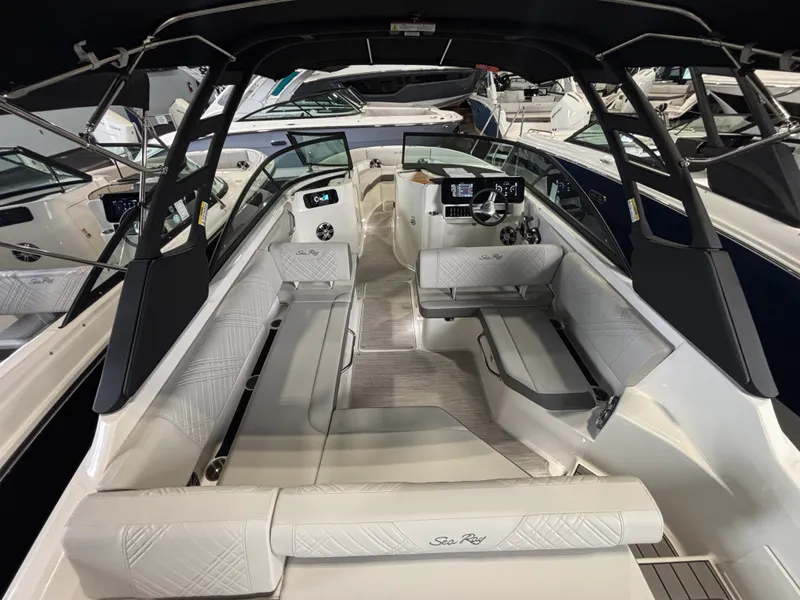 Slide: The Image of Sea Ray SDX 250 Outboard 2026 - 10