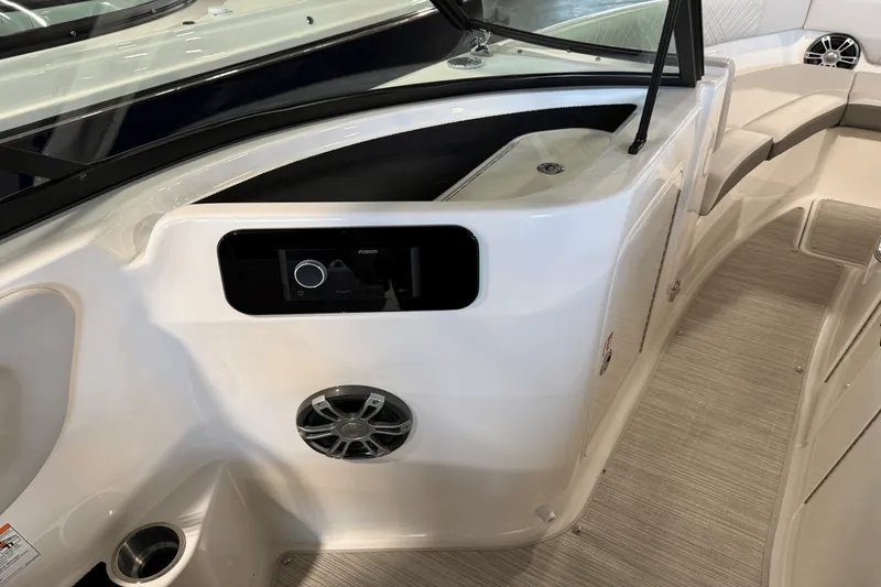 Slide: The Image of Sea Ray SDX 250 Outboard 2026 - 21