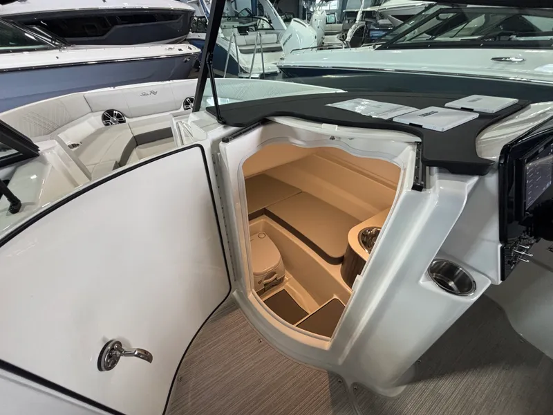 Slide: The Image of Sea Ray SDX 250 Outboard 2026 - 25