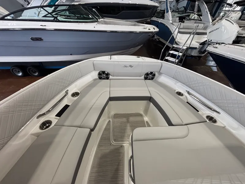 Slide: The Image of Sea Ray SDX 250 Outboard 2026 - 28