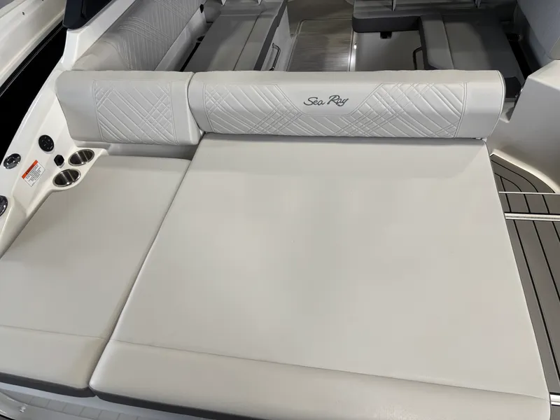 Slide: The Image of Sea Ray SDX 250 Outboard 2026 - 4