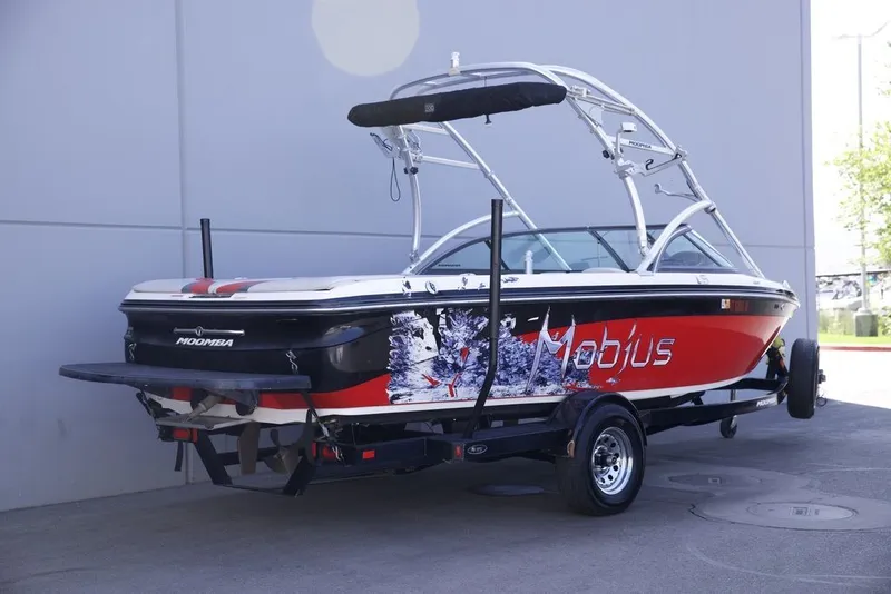Slide: The Image of Moomba Boats MOBIUS 2009 - 3