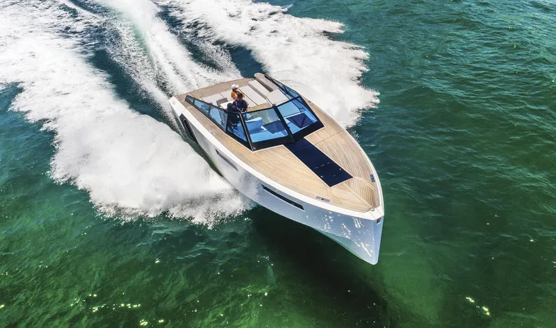 Slide: The Image of 2024 Evo Yachts R4 cruising on open water. - 12