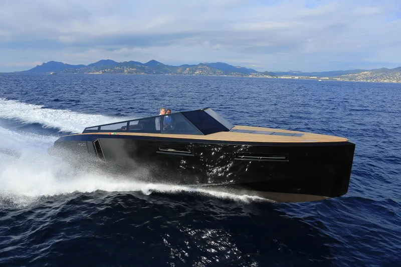 Slide: The Image of 2024 Evo Yachts R4 cruising on open water. - 26