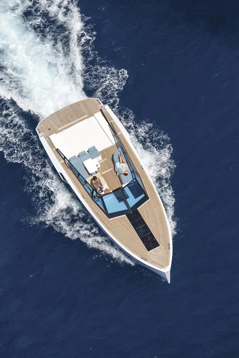 Slide: The Image of 2024 Evo Yachts R4 cruising on open water. - 6
