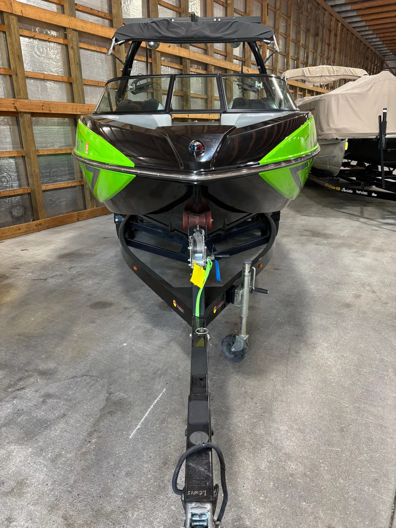 Slide: The Image of Moomba Craz 2016 - 4