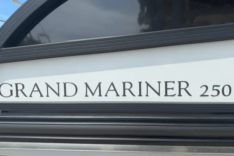 Slide: The Image of Harris GRAND MARINER 250 2022 - 17