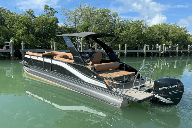 Slide: The Image of Harris GRAND MARINER 250 2022 - 2