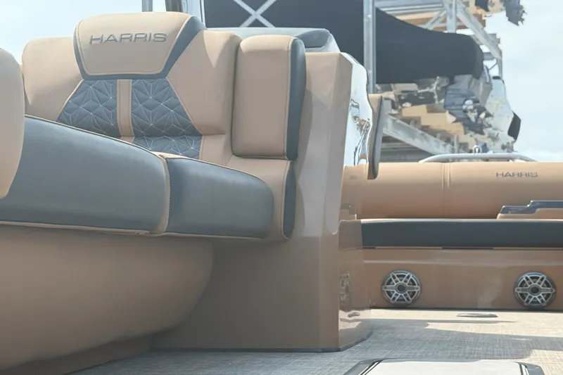 Slide: The Image of Harris GRAND MARINER 250 2022 - 25