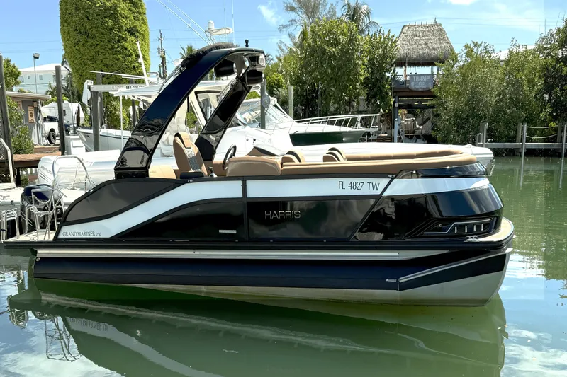 Slide: The Image of Harris GRAND MARINER 250 2022 - 8