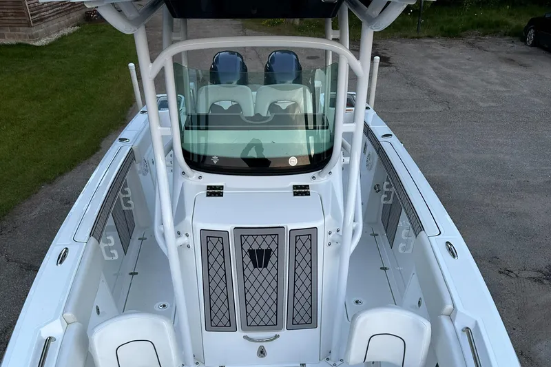 Slide: The Image of 2021 Wellcraft 262 Fisherman boat, top view of the cockpit and seating area. - 12