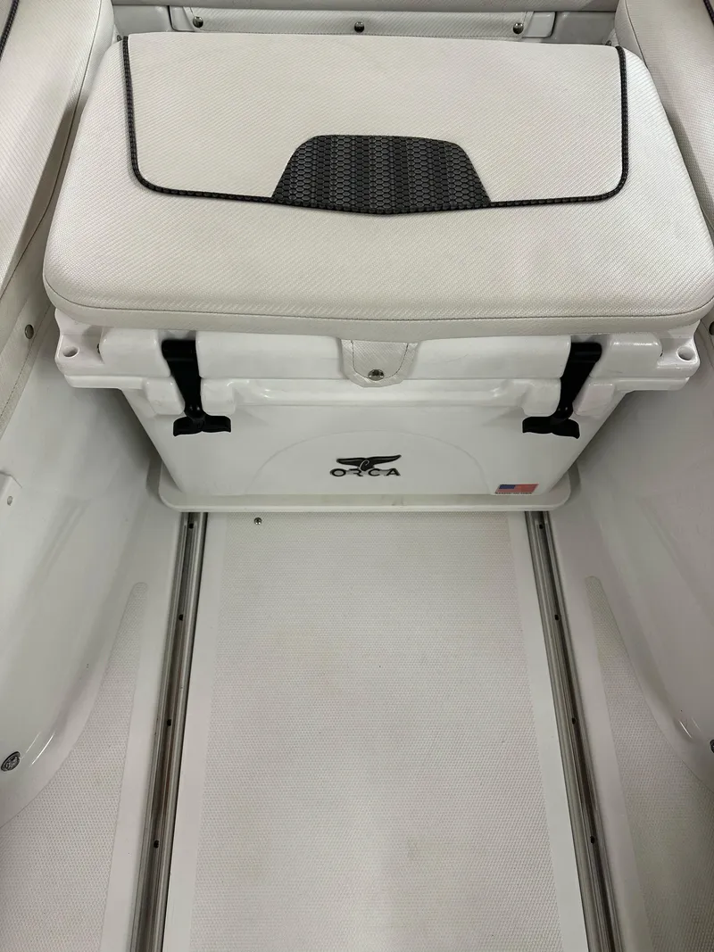 Slide: The Image of 2021 Wellcraft 262 Fisherman boat interior with a white ORCA cooler. - 32