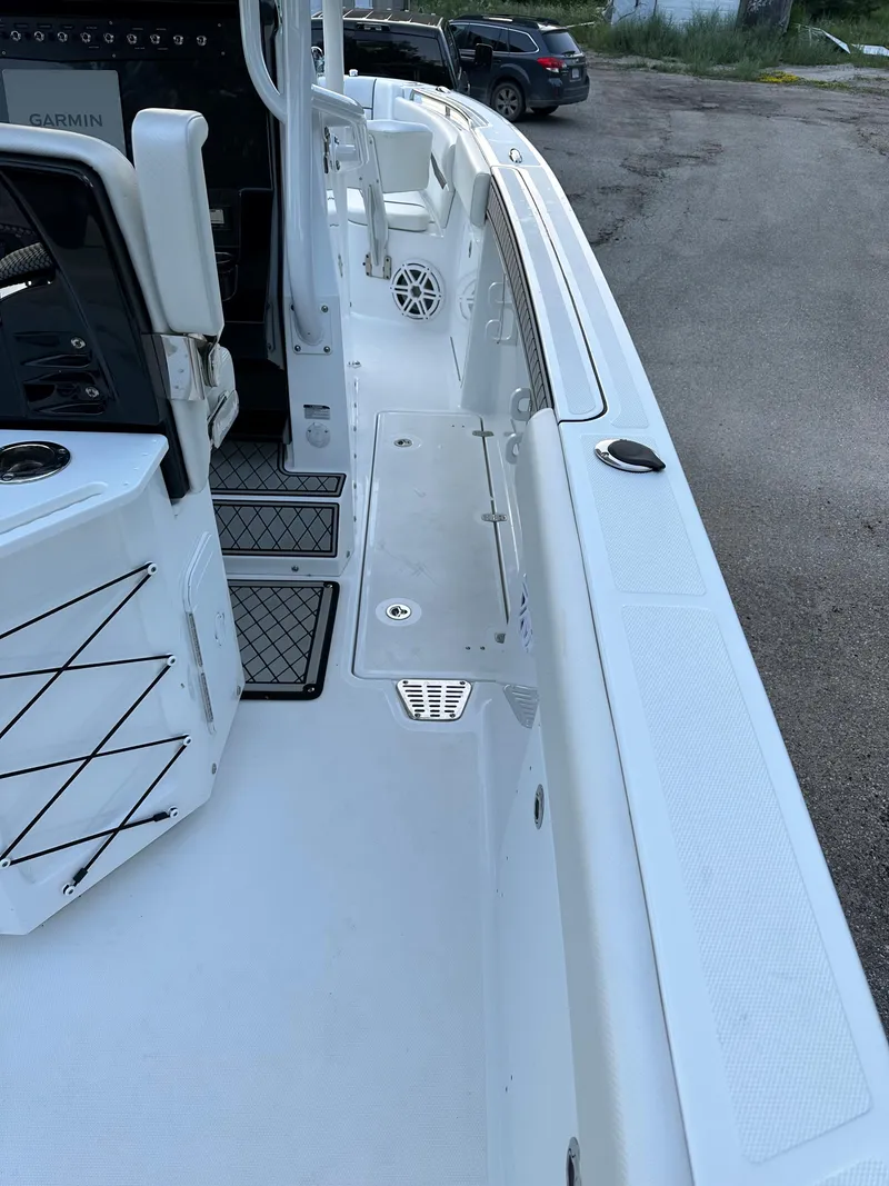 Slide: The Image of 2021 Wellcraft 262 Fisherman boat deck with seating and storage compartments. - 4