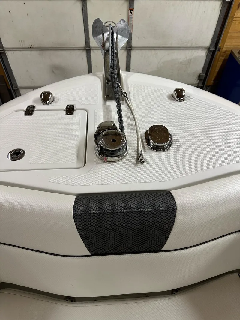 Slide: The Image of 2021 Wellcraft 262 Fisherman boat deck with anchor and storage compartments. - 46