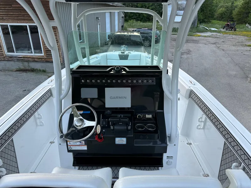 Slide: The Image of 2021 Wellcraft 262 Fisherman boat cockpit with Garmin navigation system. - 6