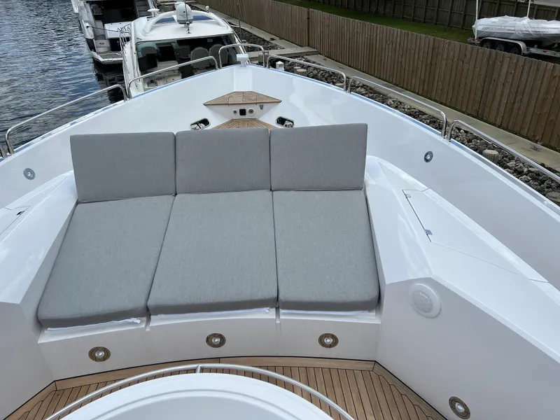 Slide: The Image of Sunseeker Predator 108 2007 yacht with cushioned sunbathing area on deck. - 4
